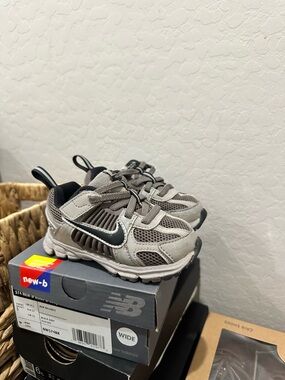 Nike Kids Gray and Black Vomero Sneakers